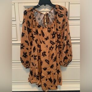 Beautiful dress by Lumiere. Size Medium. Perfect for Fall.